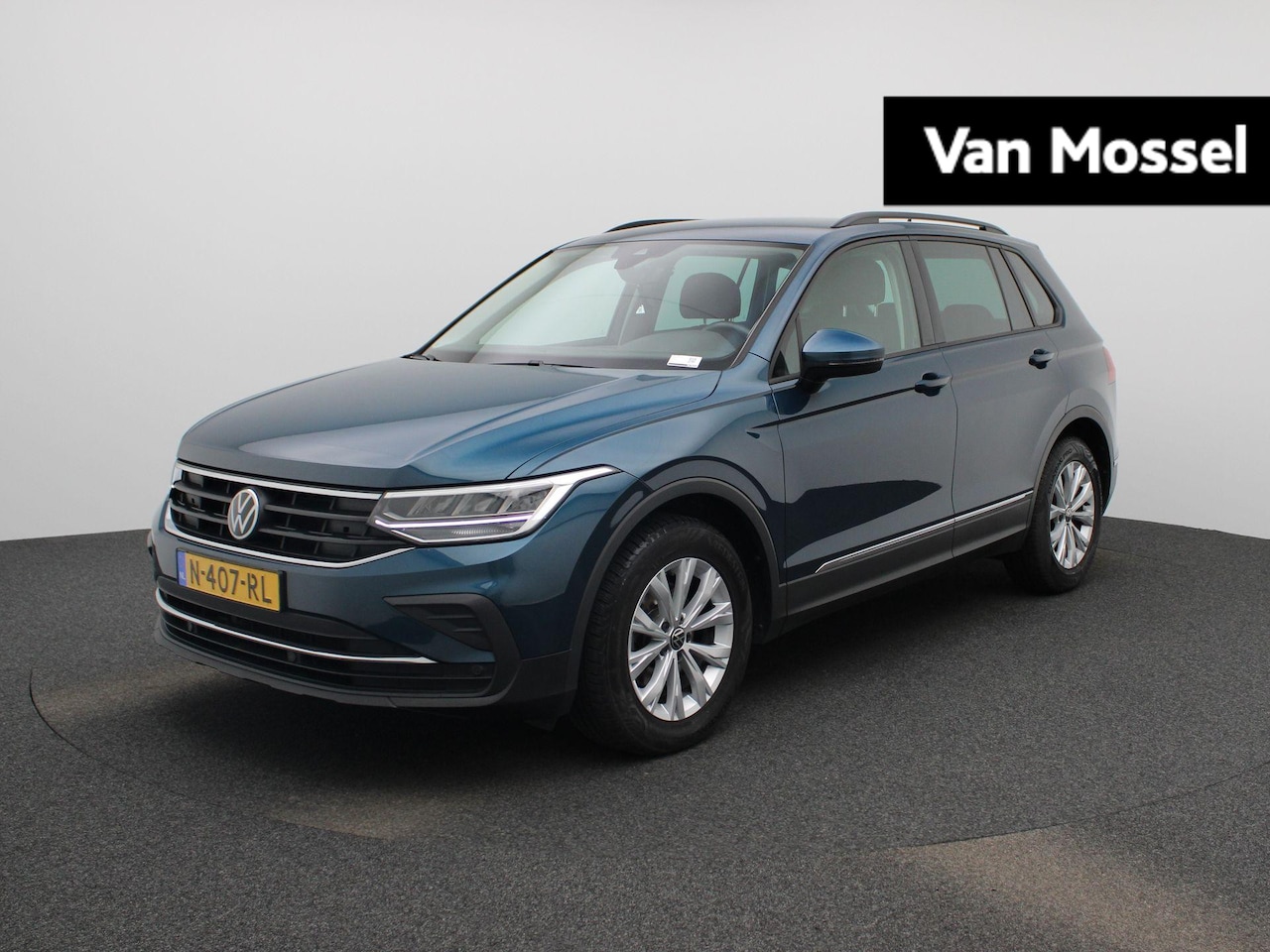 Volkswagen Tiguan - 1.5 TSI Life 150 PK | Automaat | Navigatie Pro | Parkeersensoren | Climate Control | Adapt - AutoWereld.nl