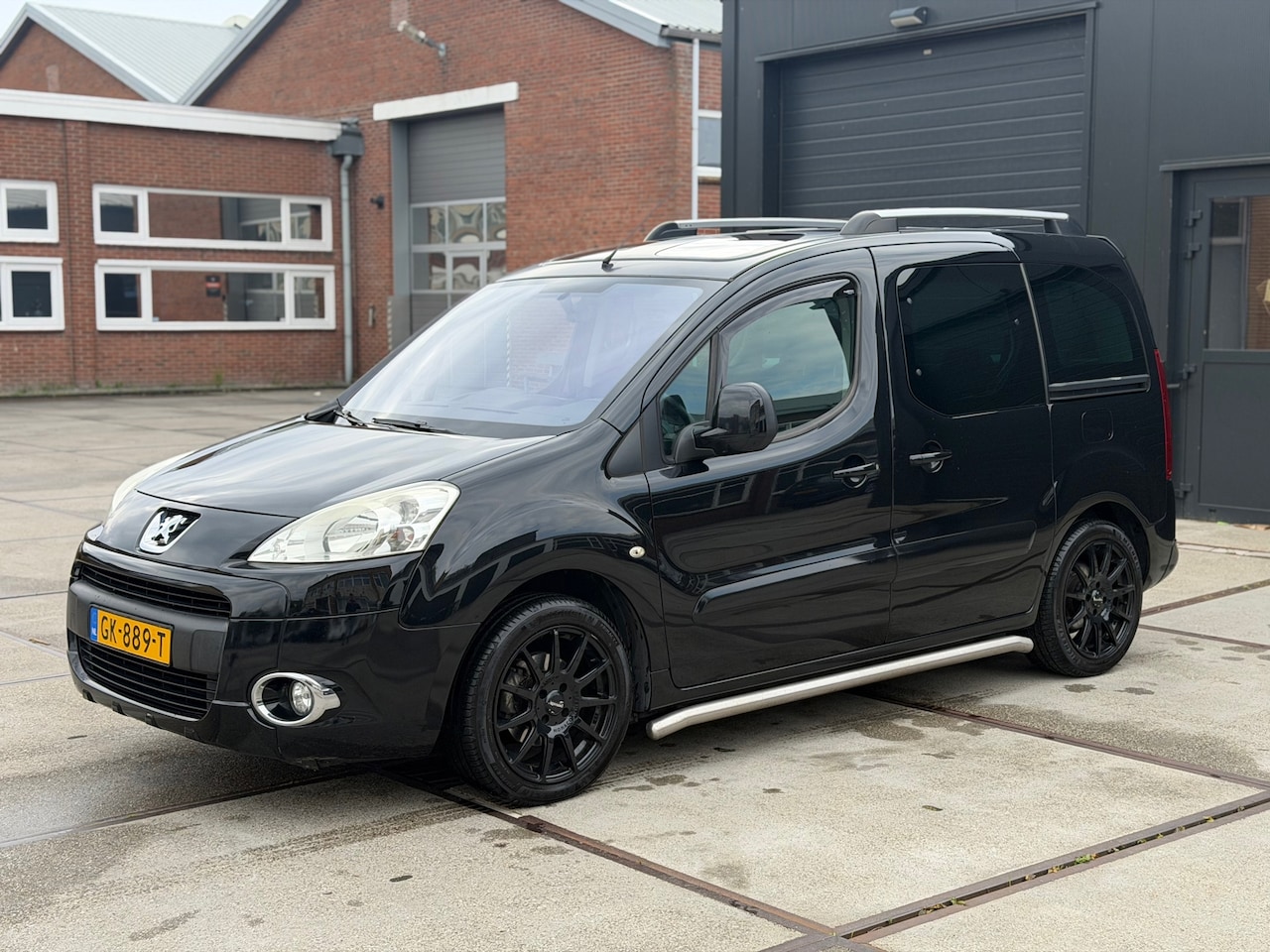 Peugeot Partner Tepee - 1.6 Panoramadak Cruise Airco 17'' Trekhaak - AutoWereld.nl