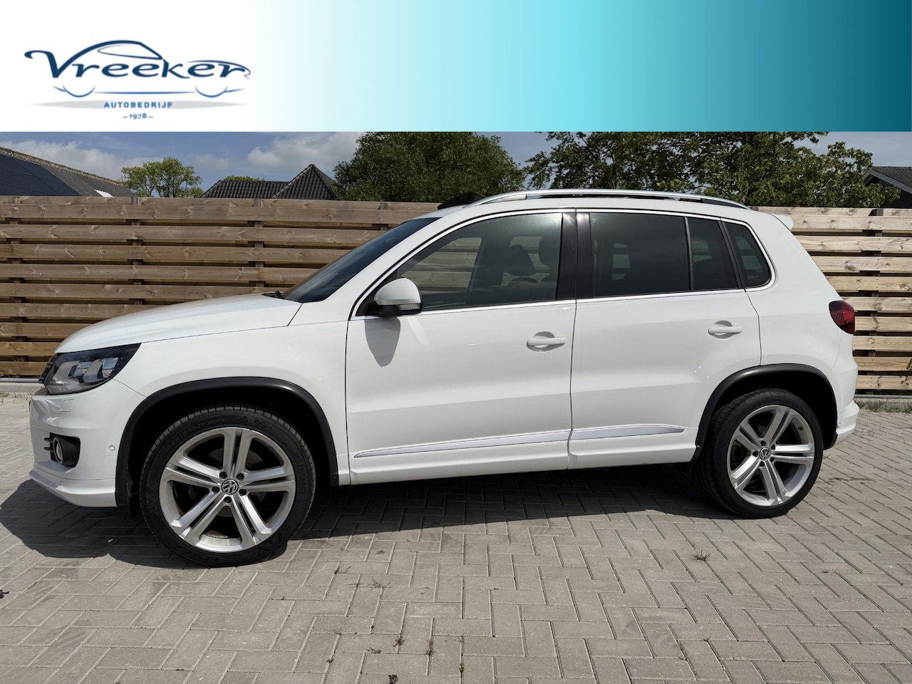 Volkswagen Tiguan - 1.4 TSI R-Line Edition Pano l orginele R-line - AutoWereld.nl