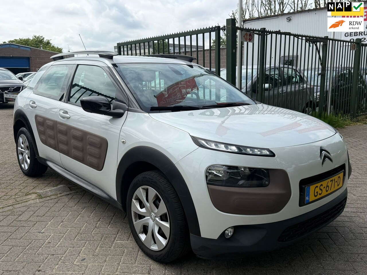 Citroën C4 Cactus - 1.2 PureTech Feel 1e eigenaar dealer onderhouden trekhaak achteruit camera - AutoWereld.nl