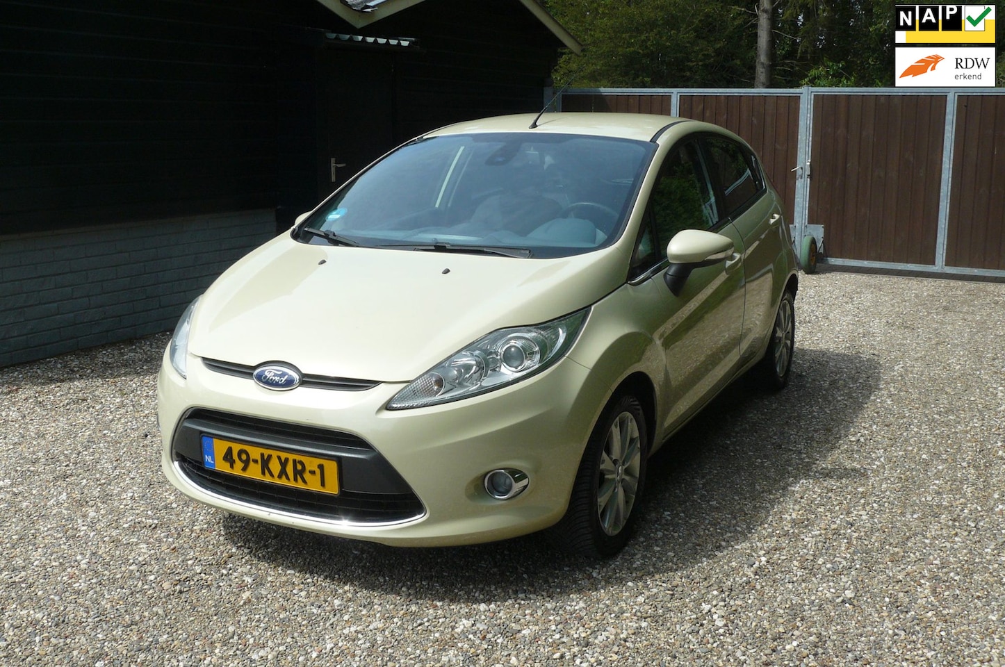 Ford Fiesta - 1.4 Ghia Nieuwe apk 20-5-2027 luxe uitvoering - AutoWereld.nl