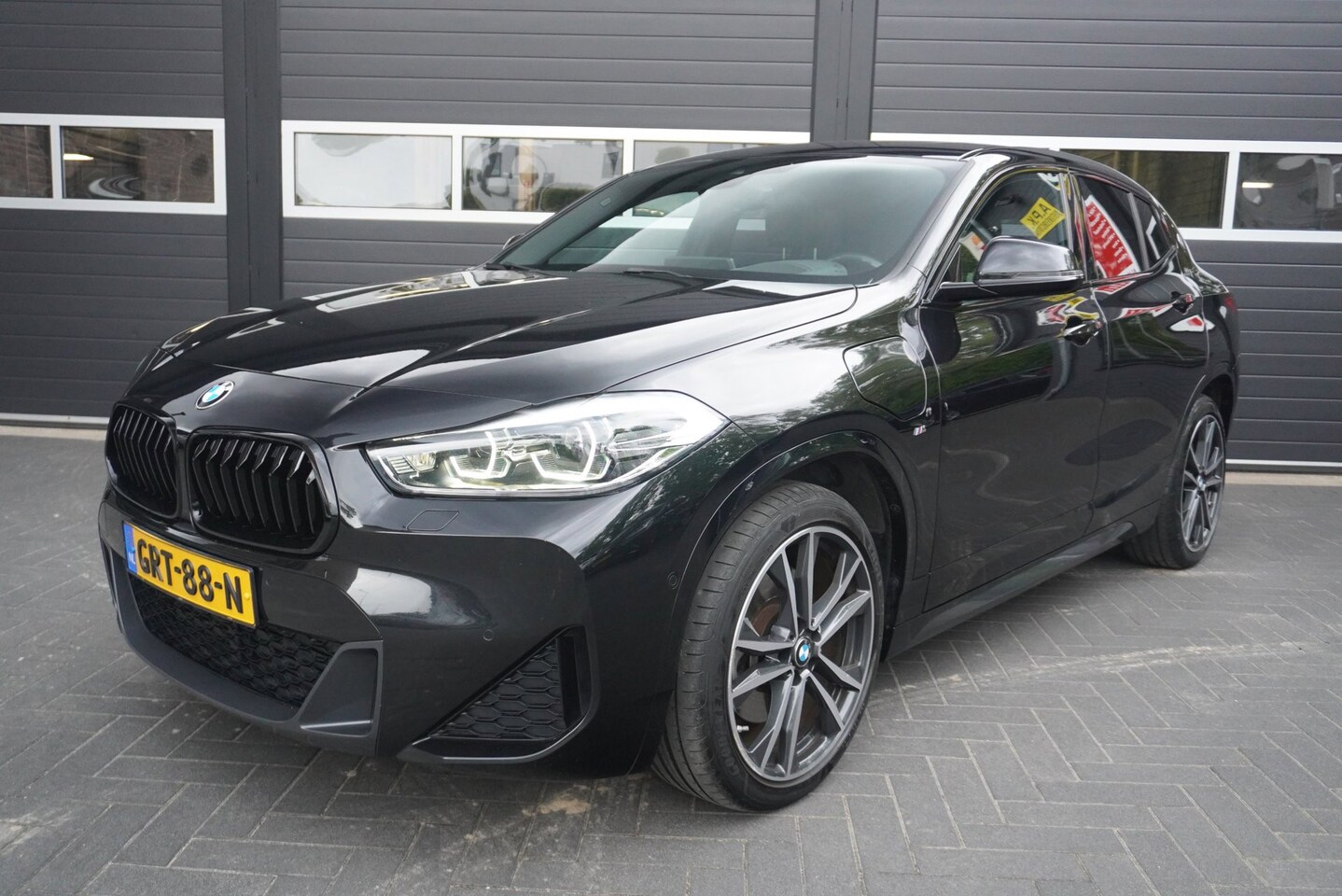 BMW X2 - XDrive25e M-sport Aut/Camera/Airco/Pano.dak/CC/Navi/Trekhaak afneembaar - AutoWereld.nl