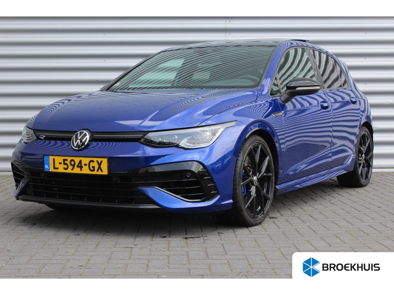 Volkswagen Golf - R NAVI / LEDER / CLIMA / FULL-LED / 19" ESTORIL / PANO. DAK / AKRAPOVIC / PERFORMANCE PACK - AutoWereld.nl