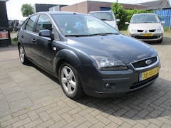 Ford Focus - 1.6-16V Futura APK 5-2027