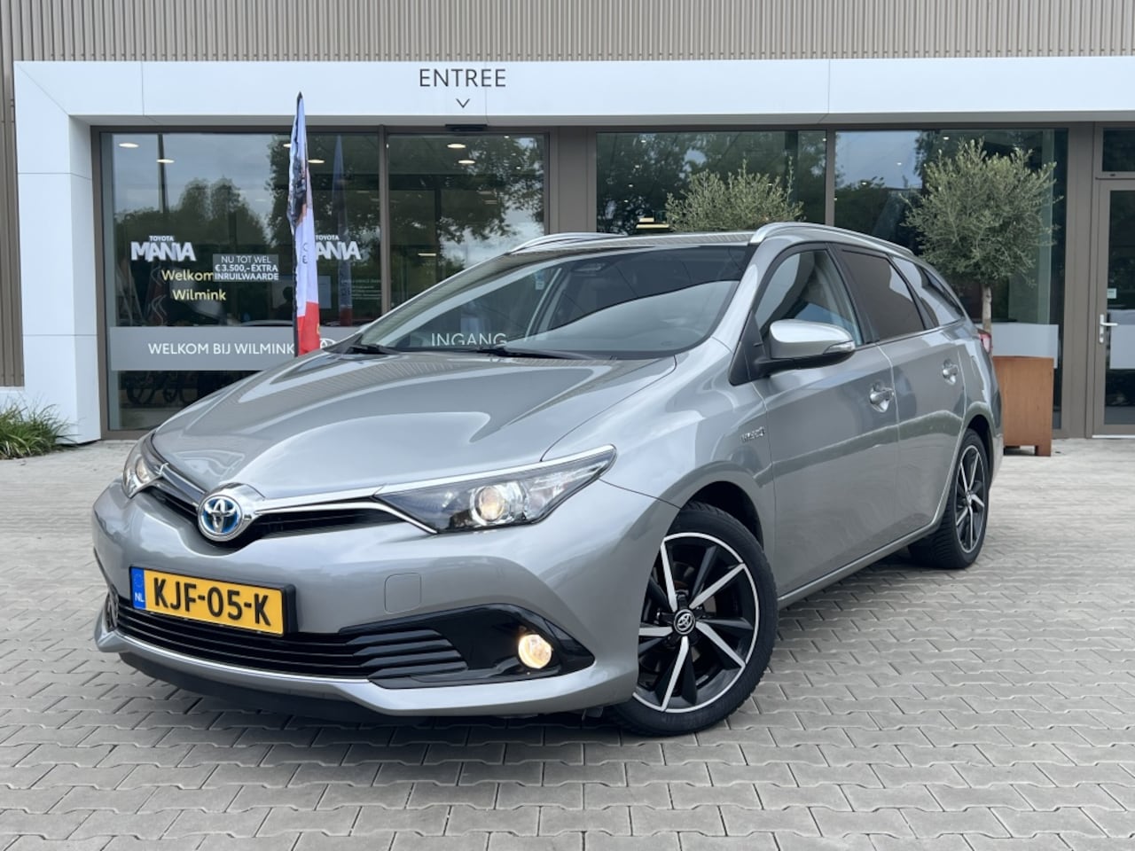 Toyota Auris Touring Sports - 1.8 Hybr. Dynamic| All Seasons - AutoWereld.nl