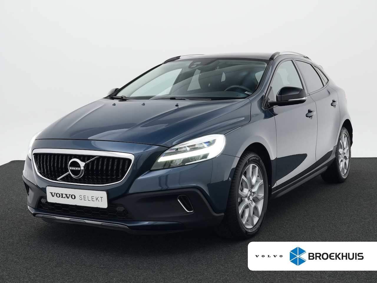 Volvo V40 Cross Country - T3 Polar+ Luxury | Panoramadak | Harman/Kardon | Keyless | Leder | Camera | Stoelverwarmin - AutoWereld.nl