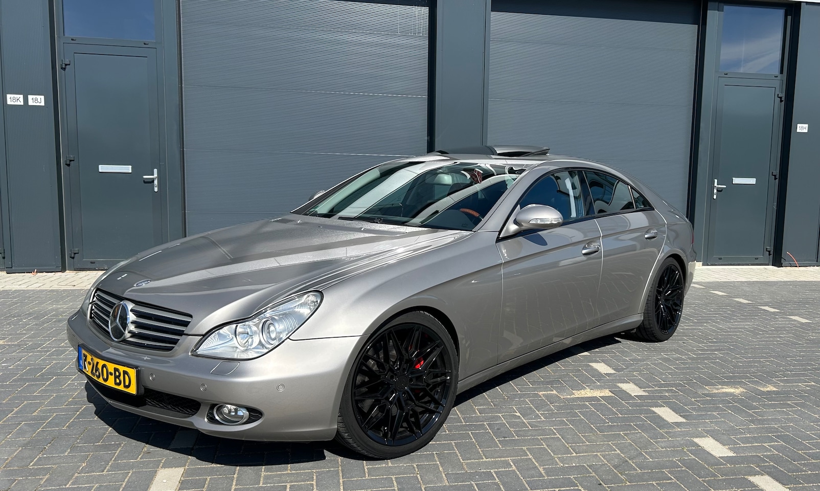 Mercedes-Benz CLS-klasse - 500 MERCEDES BENZ CLS 500 AMG 5.5 387pk ACC SCHUIFDAK HARMAN KAR - AutoWereld.nl