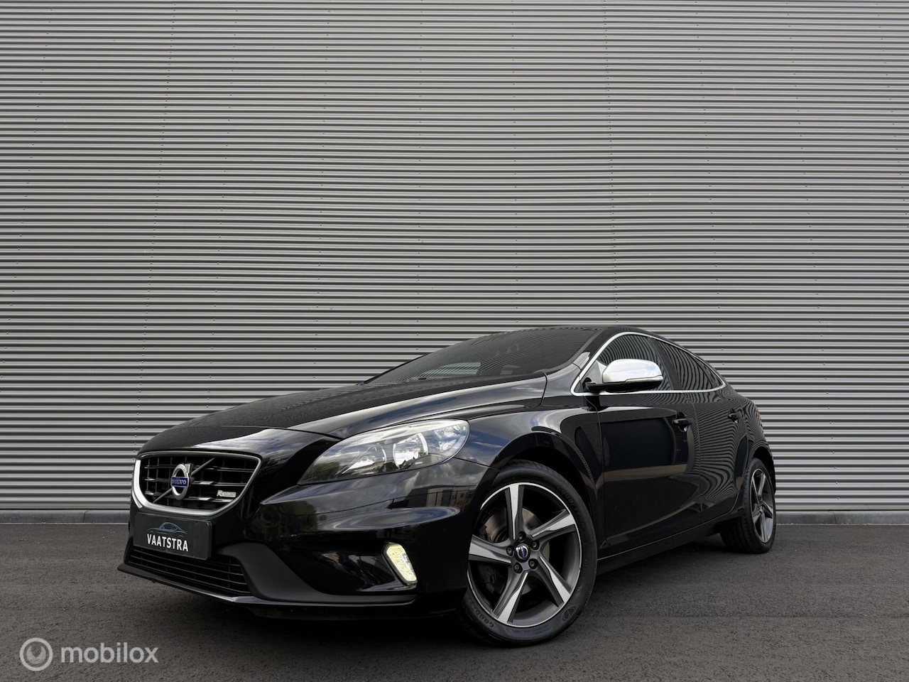 Volvo V40 - 1.6 T3 150PK R-Design | Clima | Camera | Navi | Leer | Cruise - AutoWereld.nl