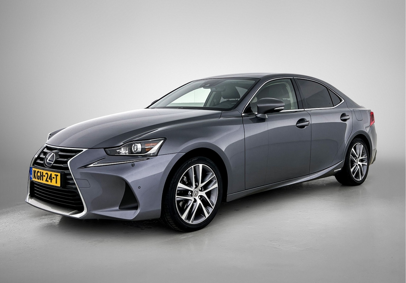 Lexus IS - 300h First Edition | Elektrisch Verstelbare Stoelen | Cruise Control Adaptief | Parkeersen - AutoWereld.nl