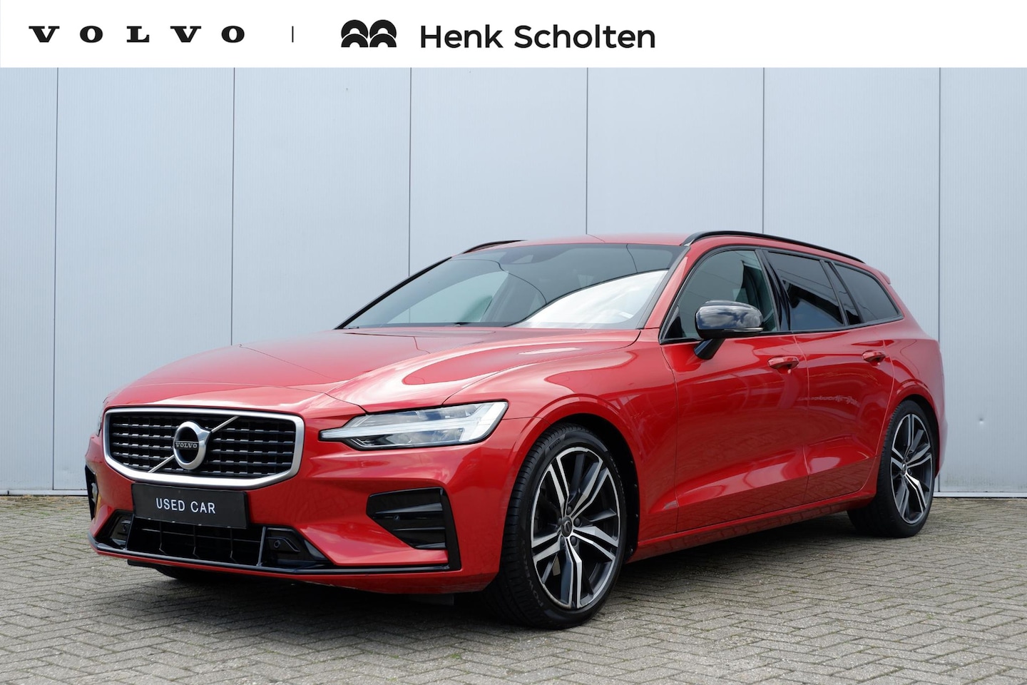 Volvo V60 - T4 Automaat 190PK R-Design | Sportstoelen | Trekhaak semi elektrisch inklapbaar | Adaptiev - AutoWereld.nl