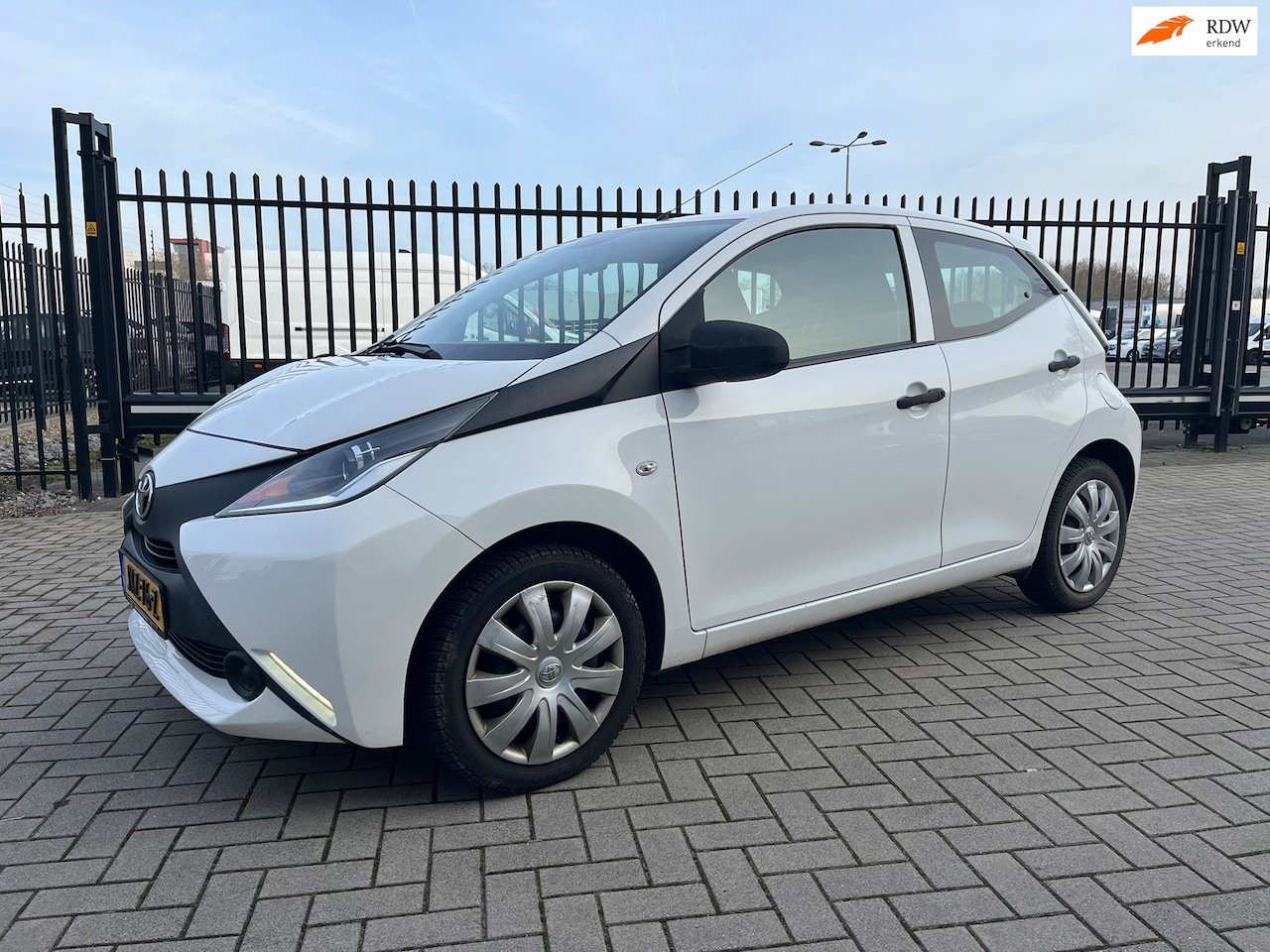 Toyota Aygo - 1.0 VVT-i x Airco Xenon Bluetooth APK Nieuw - AutoWereld.nl