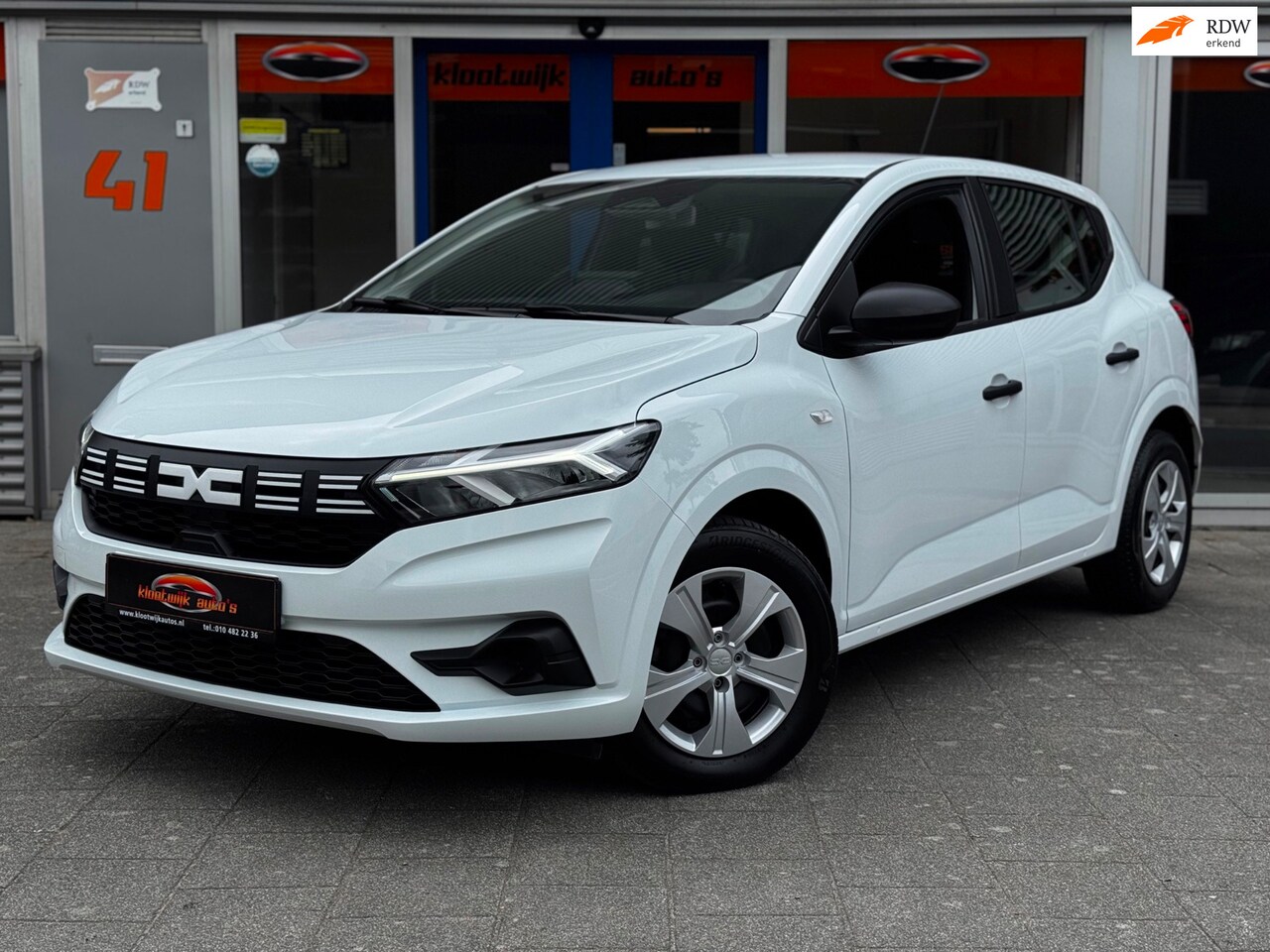 Dacia Sandero - 1.0 TCe Expression CarPlay Led 18.000km Bj.2024 1e Eigenaar - AutoWereld.nl