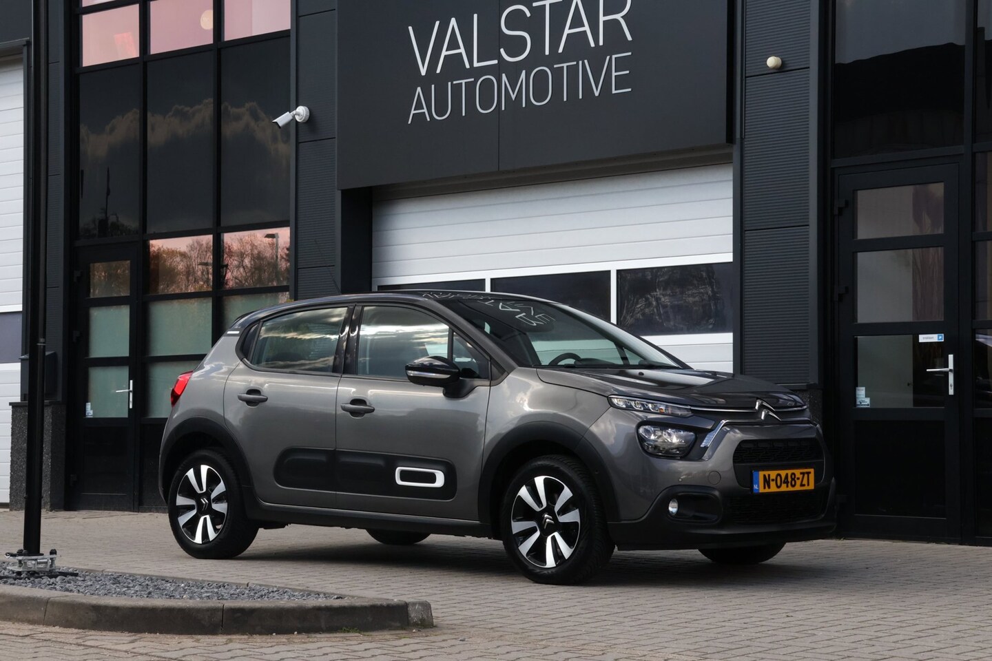 Citroën C3 - 1.5 BlueHDi Shine | All season | Super zuinig! - AutoWereld.nl