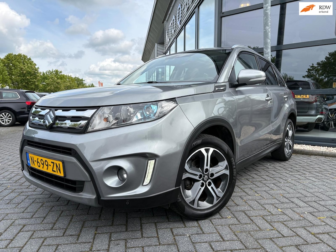 Suzuki Vitara - 1.6 High Executive Allgrip | Automaat | Trekhaak | Camera | Stoel Verwarming | Pano | Crui - AutoWereld.nl