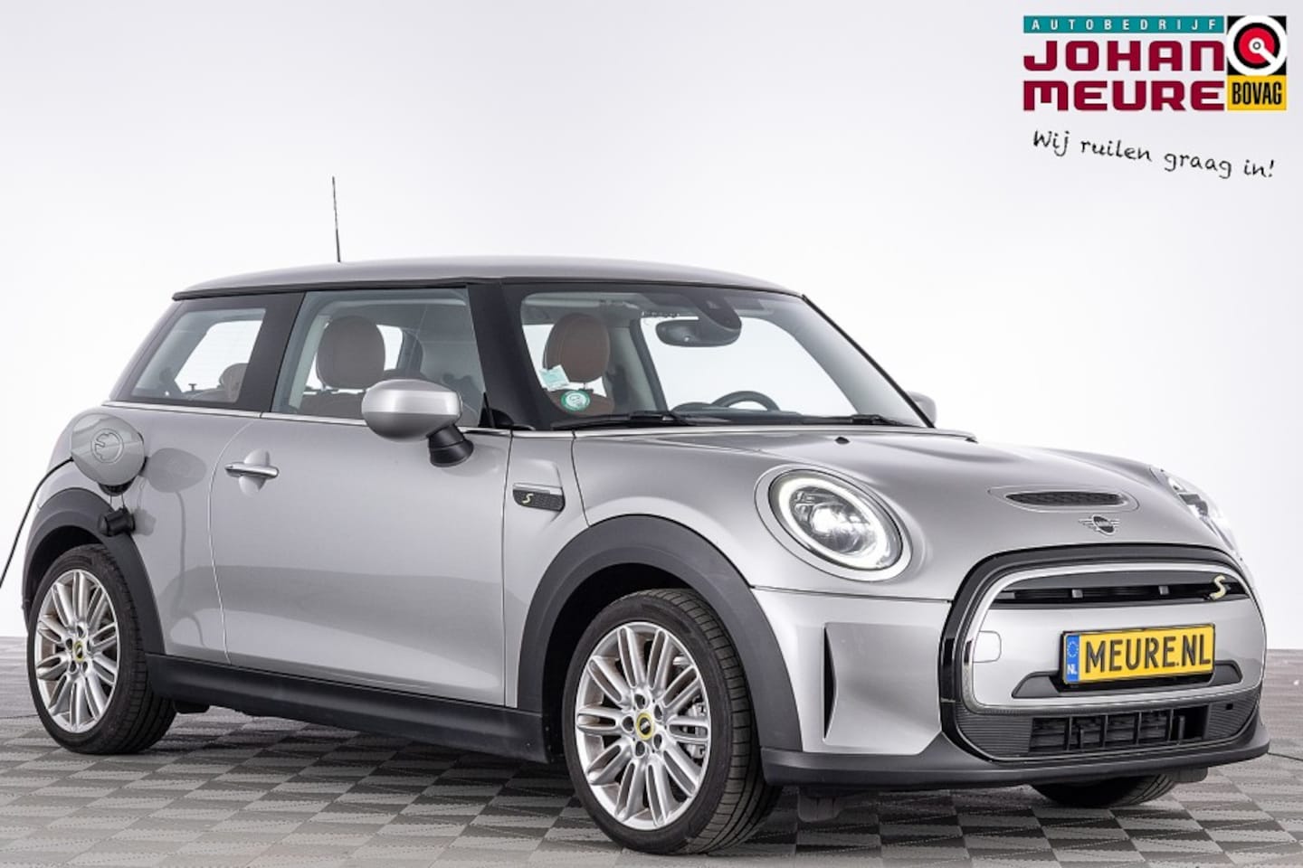 MINI Mini-Electric - Camden 33 kWh | LEDER | SFEER | Sportstoelen | Full LED | NAVI | ECC | SOH: 99% | -2e PINK - AutoWereld.nl