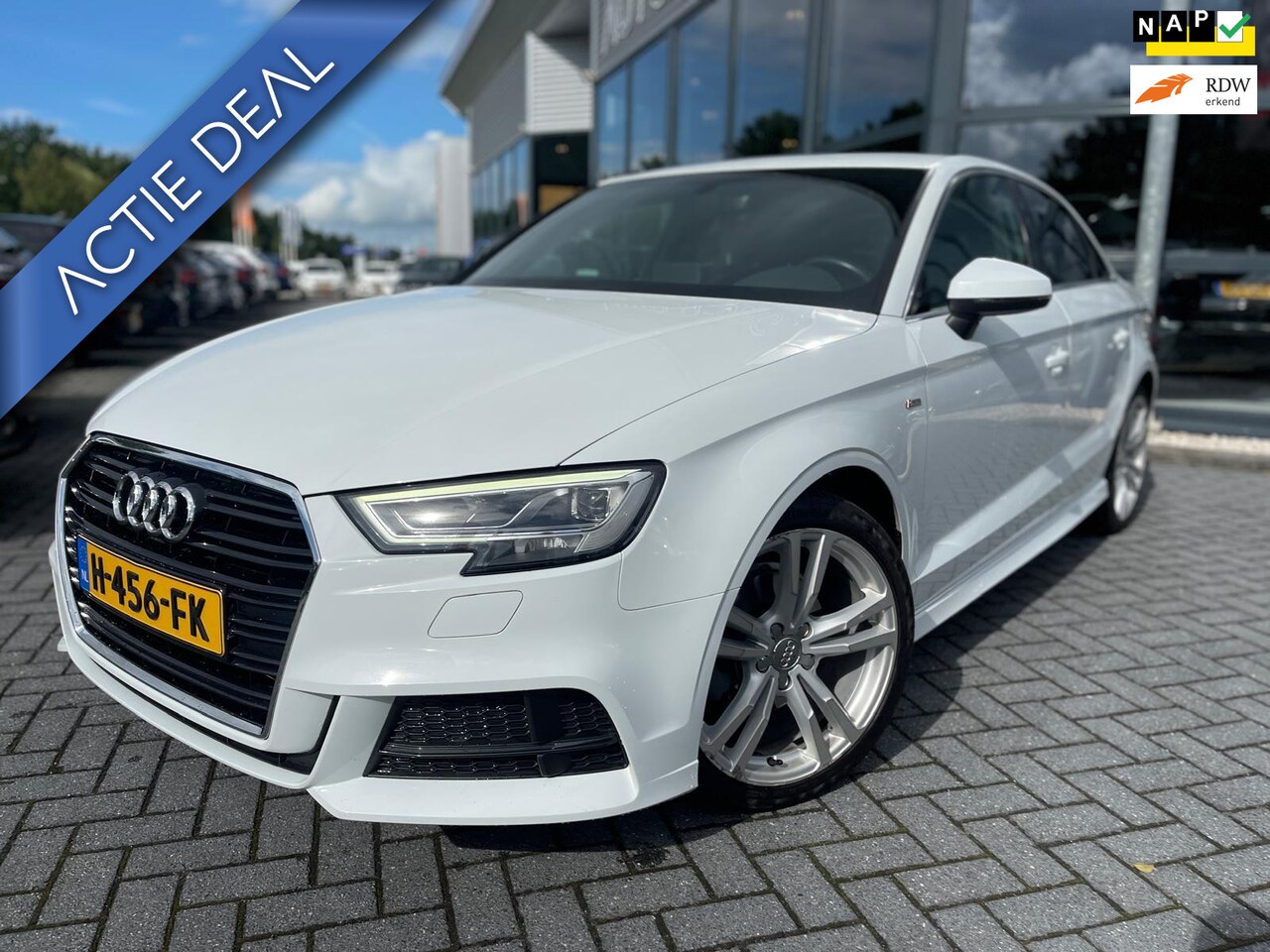 Audi A3 Limousine - 30 TFSI Sport 3x S Line | Automaat | Trekhaak | Navi | LED | Climate | PDC | Volledig Deal - AutoWereld.nl