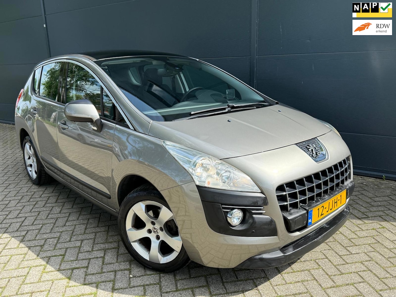 Peugeot 3008 - 1.6 VTi Première/Navi/Carplay/Airco/cruise/trekhaak - AutoWereld.nl