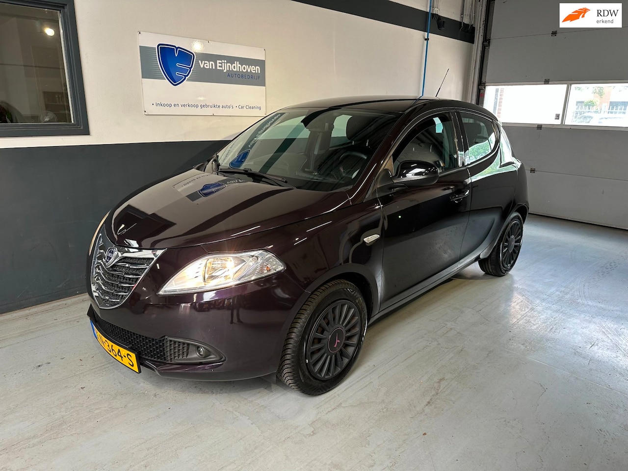 Lancia Y(psilon) - Ypsilon 1.2 Platinum Airco|PDC - AutoWereld.nl