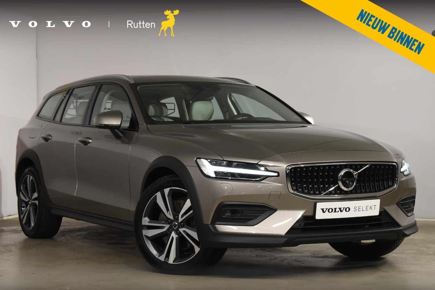 Volvo V60 Cross Country - B5 250PK Automaat AWD Pro / Adaptive Cruise Control / Bowers & Wilkins / 360 Graden Camera - AutoWereld.nl