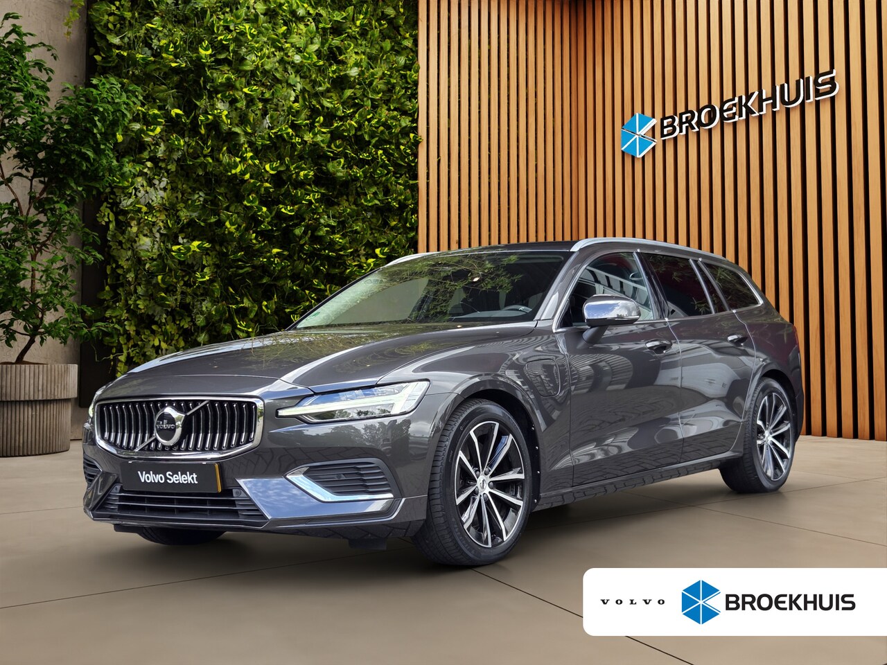 Volvo V60 - 2.0 T6 Plug-in hybrid AWD Core Bright | SOH 95% | Camera | CarPlay | Keyless | Navi - AutoWereld.nl
