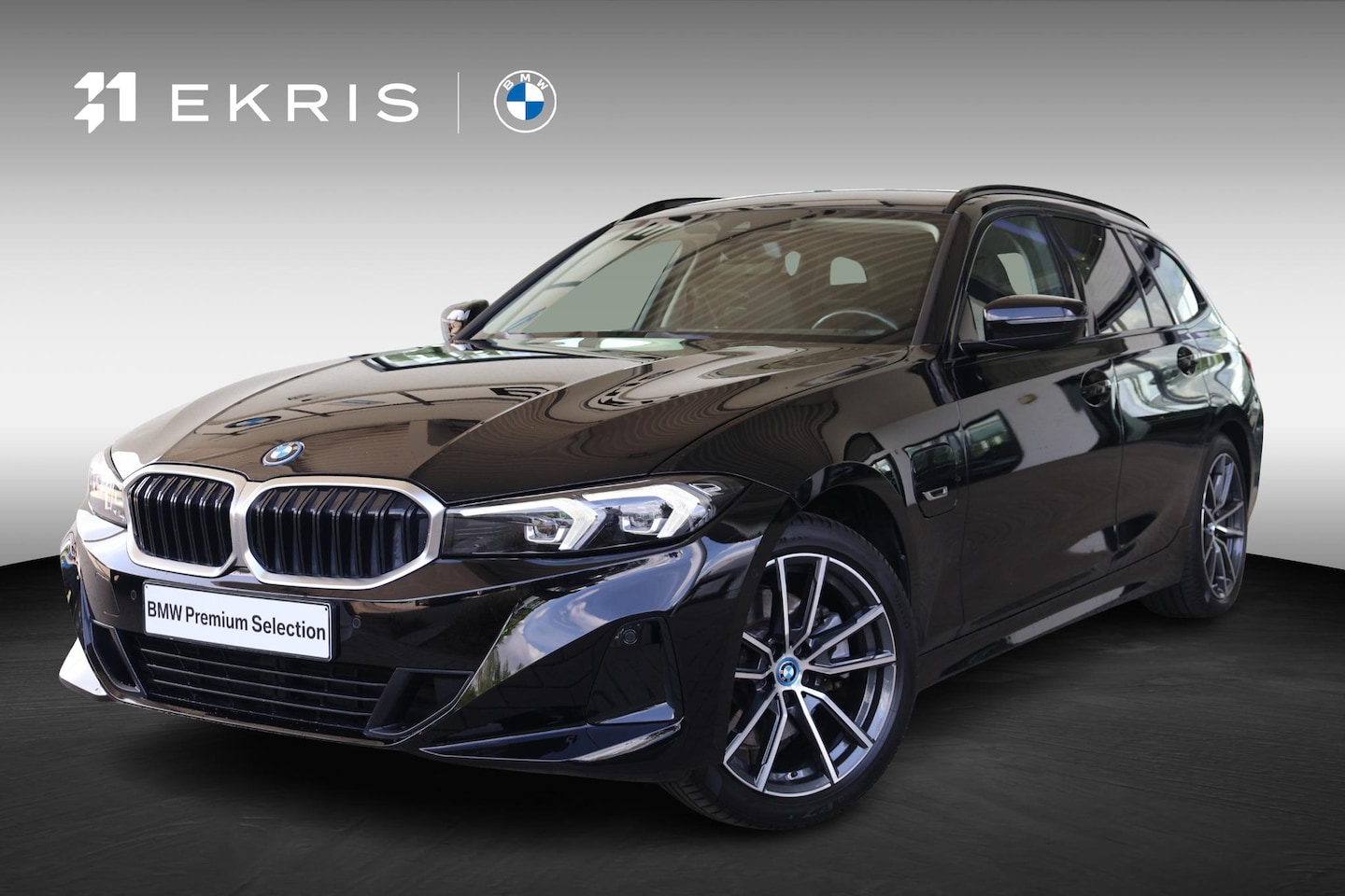 BMW 3-serie Touring - 330e Elektr. Trekhaak | Camera | Sportstoelen | Stoelverwarming | Parkeersensoren voor en - AutoWereld.nl