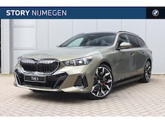 BMW 5-serie Touring - 530e M Sport Automaat / Panoramadak / Trekhaak / Bowers & Wilkins / M Multifunctionele Sto