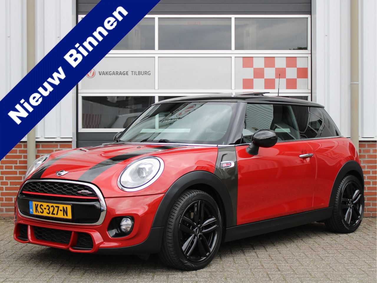 MINI John Cooper Works - Mini 1.5 Serious Business JCW /NAVI/Panoramadak/PDC/Carbon/Keyless/LED/Climate/Cruise cont - AutoWereld.nl