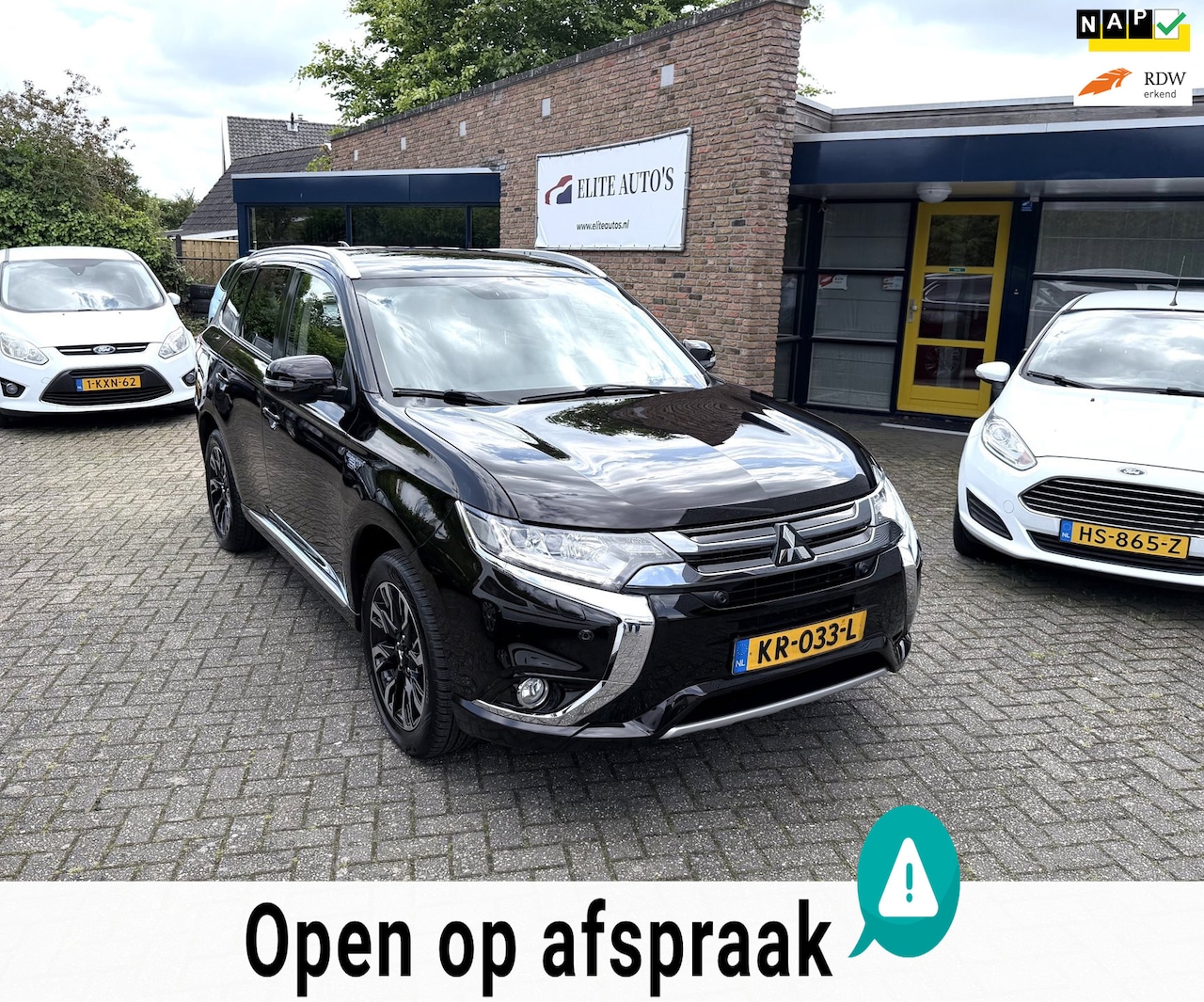 Mitsubishi Outlander - /zeer mooie en dealer onderhouden/airco/navi/Plug-in/Automaat/leer/trekhaak/lage km+NAP/Nw - AutoWereld.nl