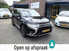 Mitsubishi Outlander - zeer mooie en dealer onderhouden/airco/navi/Plug-in/Automaat/leer/trekhaak/lage km+NAP/Nw