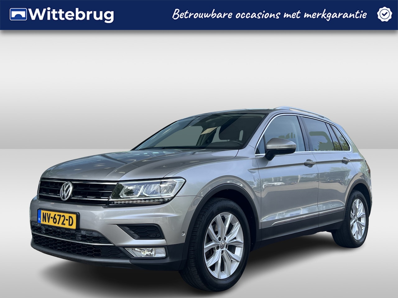 Volkswagen Tiguan - 1.4 TSI ACT Highline / Virtual cockpit / Led / Trekhaak / Alcantara / Navi / DSG - AutoWereld.nl