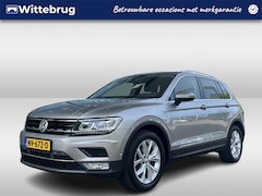 Volkswagen Tiguan - 1.4 TSI ACT Highline / Virtual cockpit / Led / Trekhaak / Alcantara / Navi / DSG