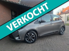 Toyota Yaris - 1.5 Hybrid Design Red Navigatie / Achteruitrijcamera / Cruise Controle / Bluetooth /