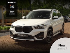 BMW X1 - sDrive18i | Handbak | Uniek | PearlWeiss | Leer | Nav | All-black | Privacy glass