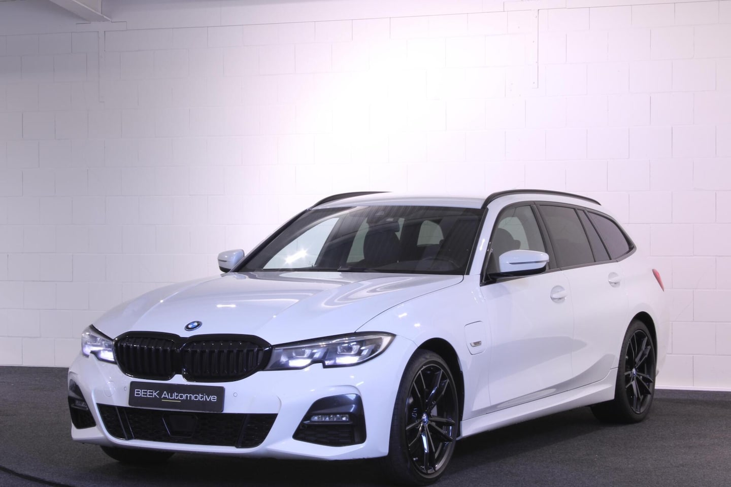 BMW 3-serie Touring - 330e | M Sport | H/K | Trekhaak - AutoWereld.nl