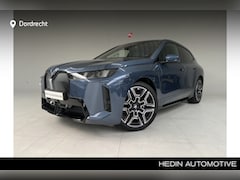 BMW iX - xDrive45 101 kWh M-Sport | 22" | Driving Assistant Professional | Trekhaak | Harman Kardon