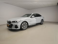 BMW 5-serie - Sedan 530e | M-Sportpakket | LED | Navigatie | Active cruise | Sportstoelen | Elektr. zete