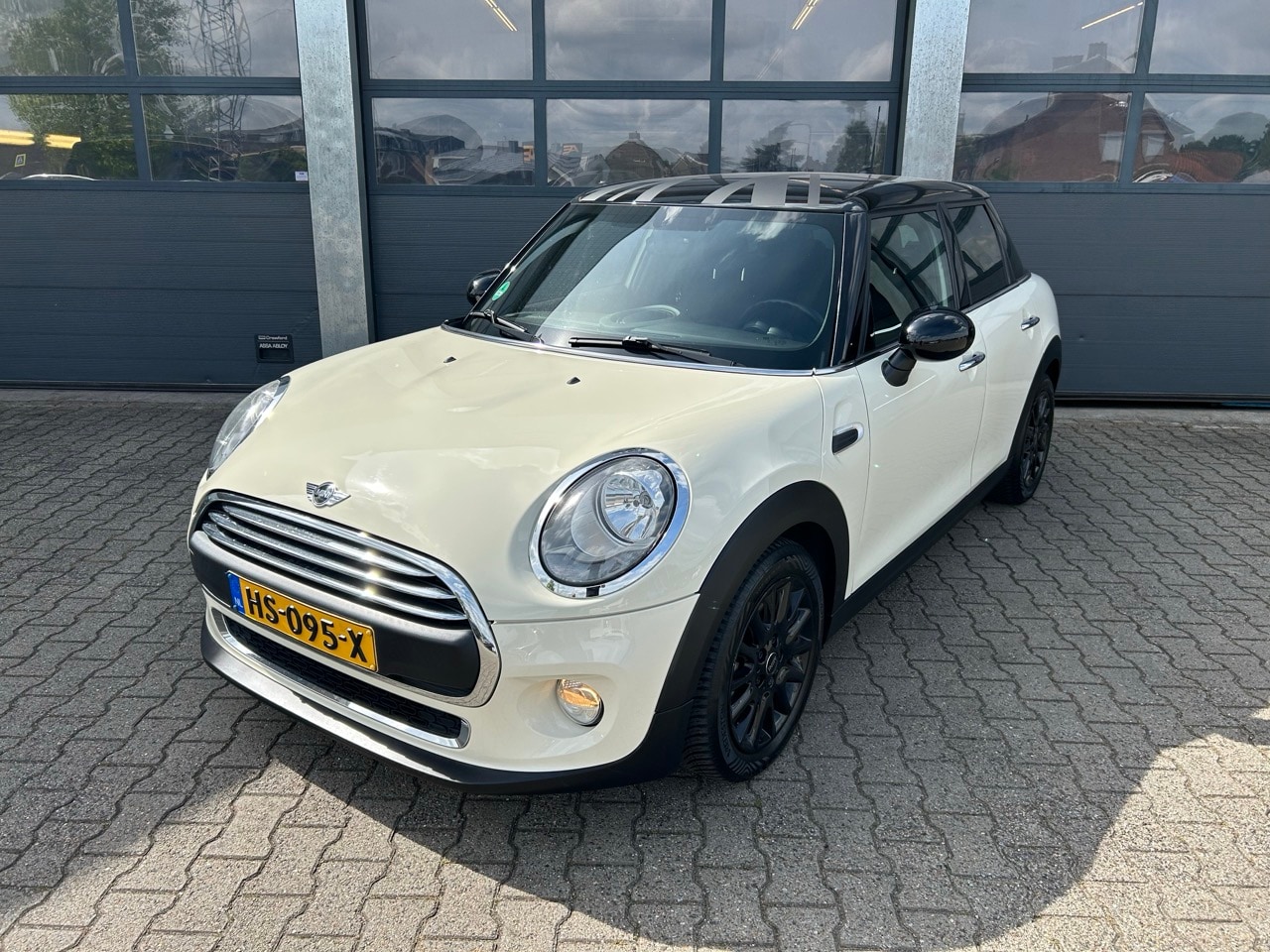 MINI One - Mini 5-Deurs (f55) 1.2 102pk Salt - AutoWereld.nl