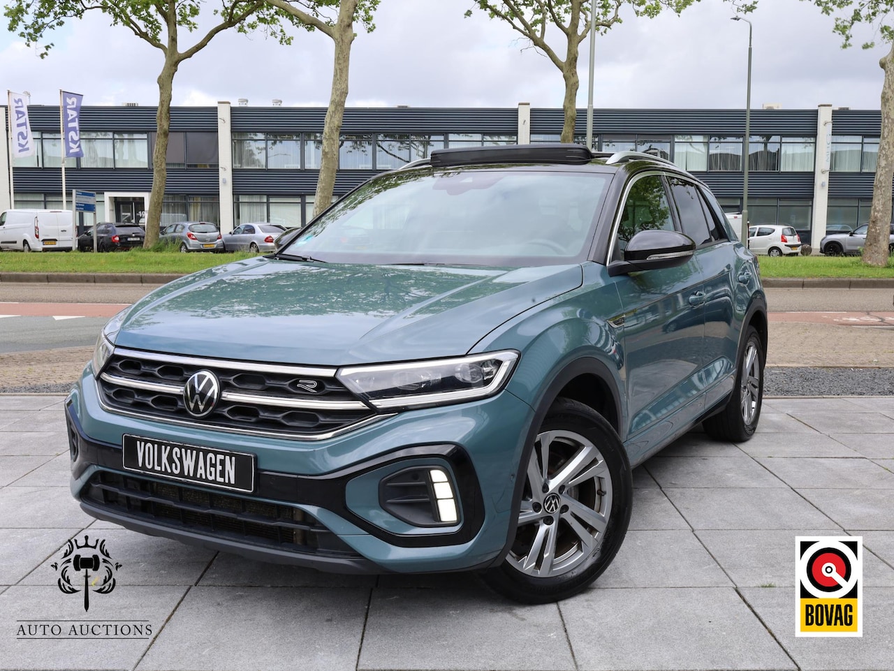 Volkswagen T-Roc - R-Line 2.0 TSI 4Motion Panodak | Standkachel | Virtual | IQ Light Matrix LED | Achteruitri - AutoWereld.nl