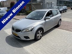 Kia Cee'd - 1.4 CVVT X-tra Handel/export euro 5 loopt goed rijdt goed apk maart 2027 1e eigenaar zie f