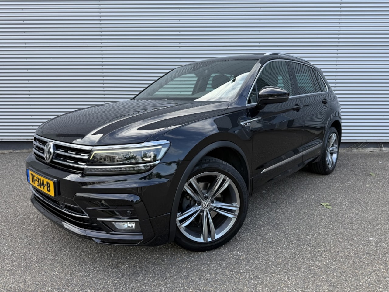 Volkswagen Tiguan - 1.4 TSI 4-Motion R-line NAP BTW Pano Virtual cockpit Camera 1e e - AutoWereld.nl
