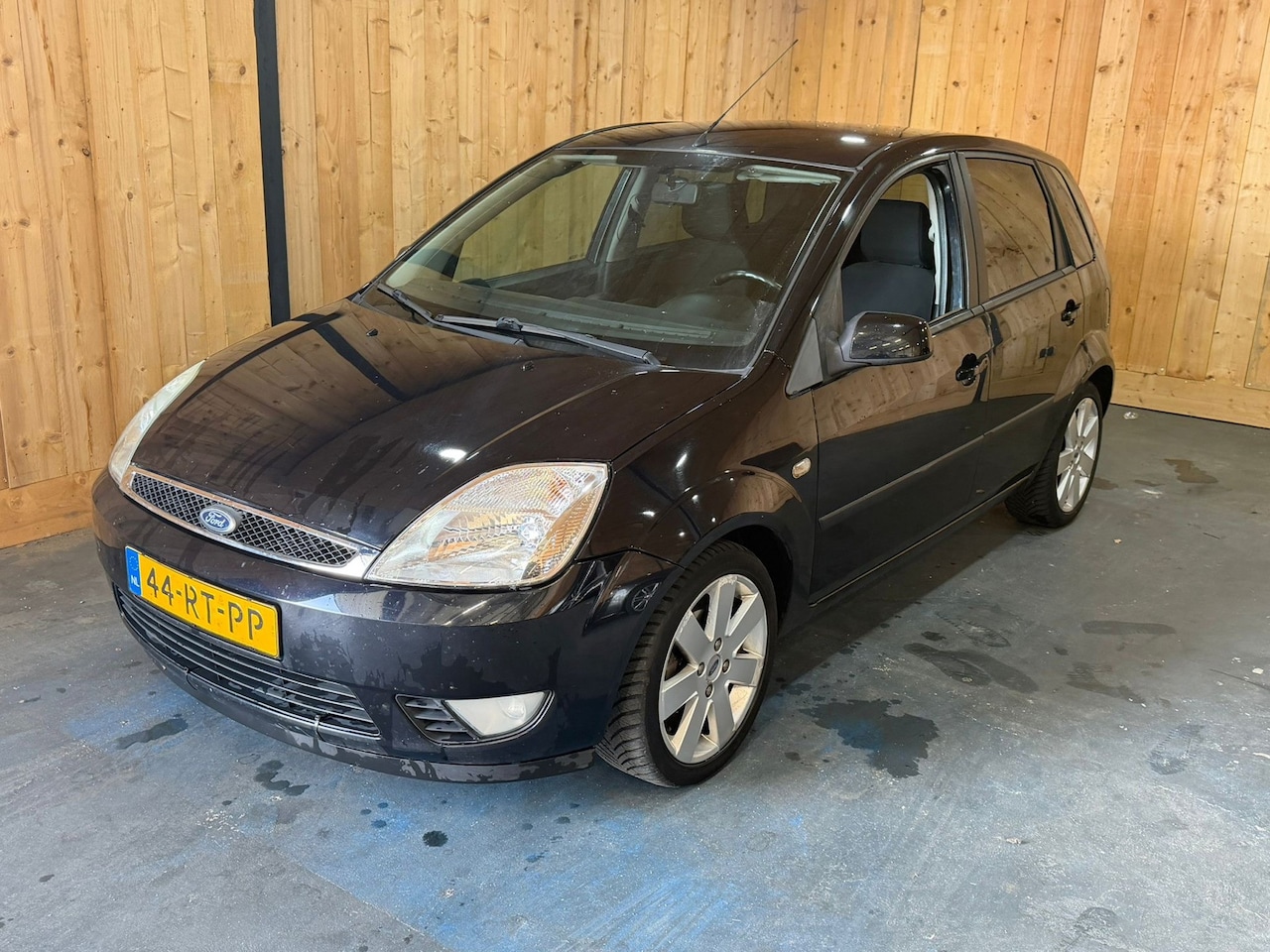 Ford Fiesta - 1.3 Futura 2005 Zwart 5-Deurs Airco - AutoWereld.nl
