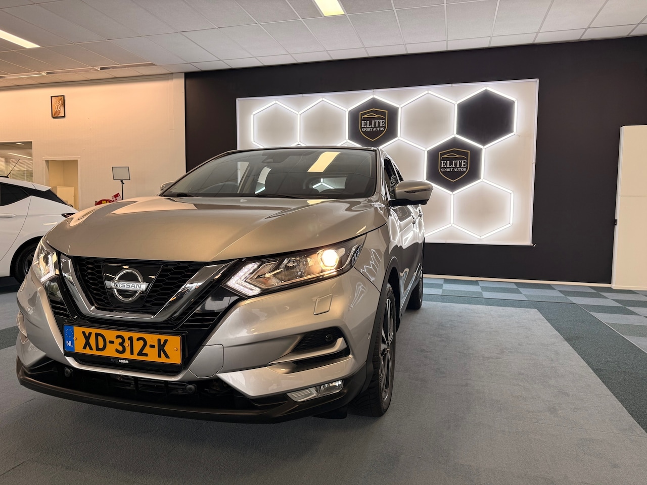 Nissan Qashqai - 1.2 N-Connecta I 360 Camera I Navi I stoelverwarming I - AutoWereld.nl