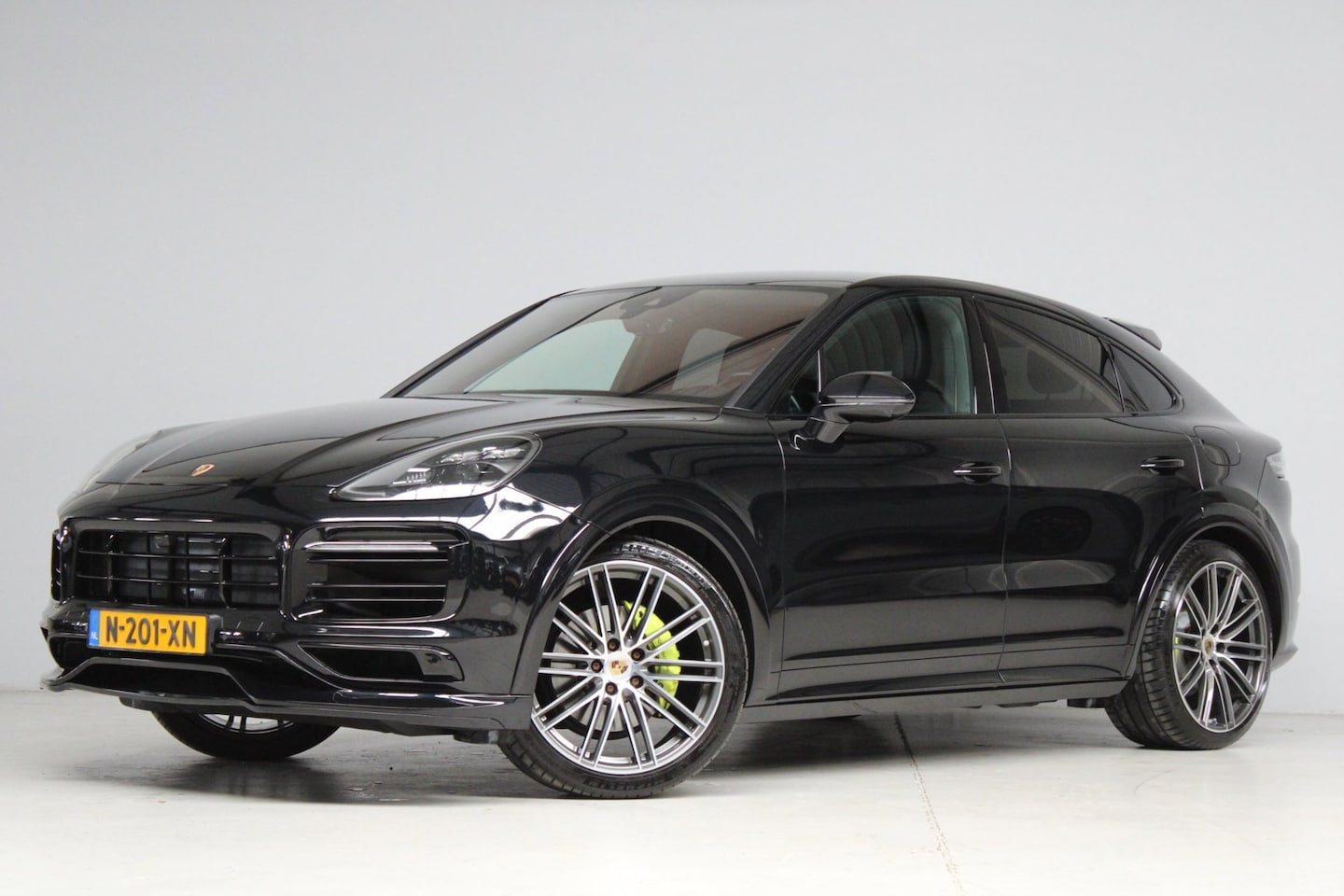 Porsche Cayenne Coupé - 3.0 E-Hybrid Sport Design Techart | panoramadak | 360 camera | keyless | sportchrono | 4-z - AutoWereld.nl