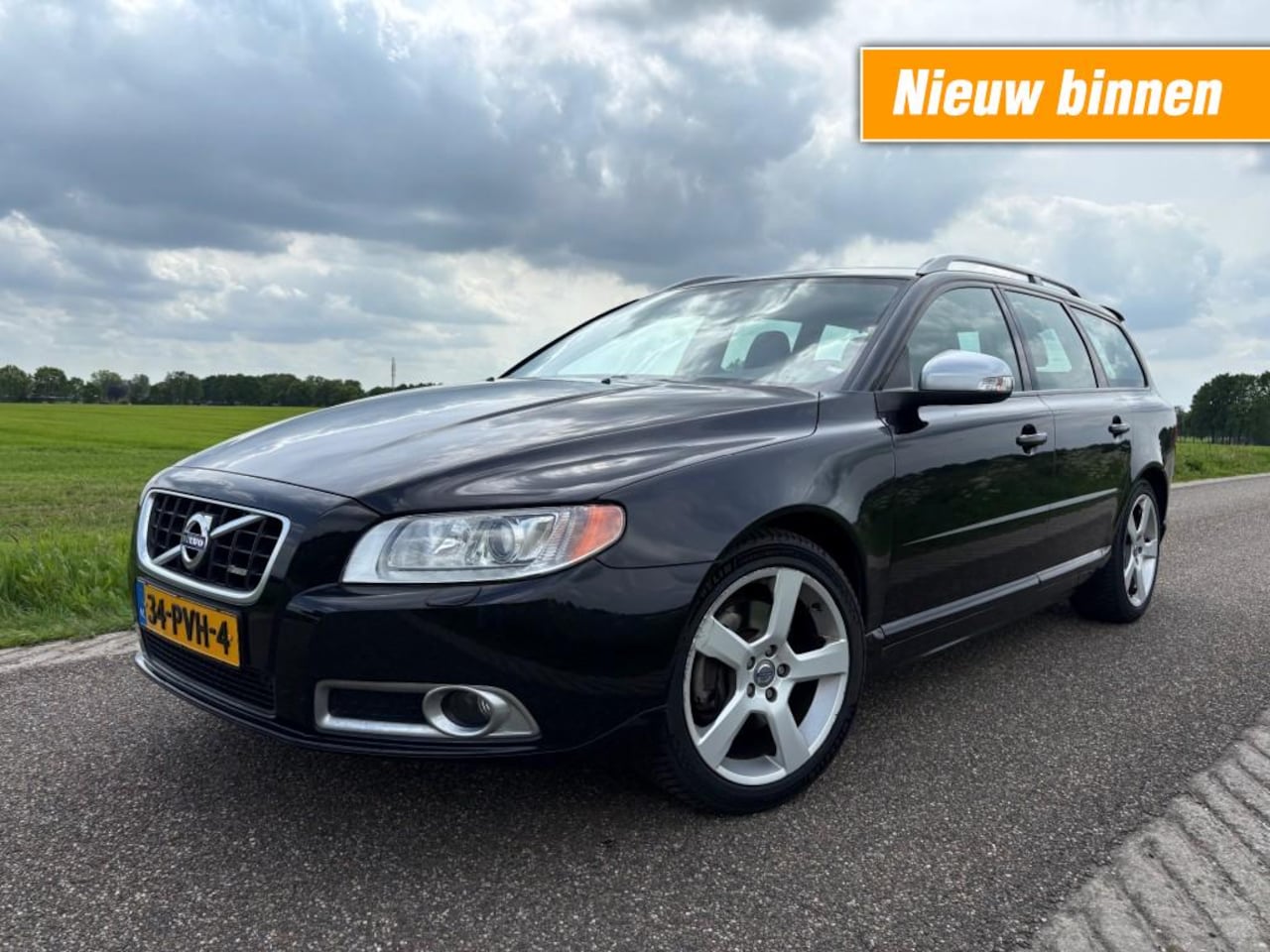 Volvo V70 - 2.0T R-EDITION / AIRCO / CRUISE / NETTE STAAT - AutoWereld.nl