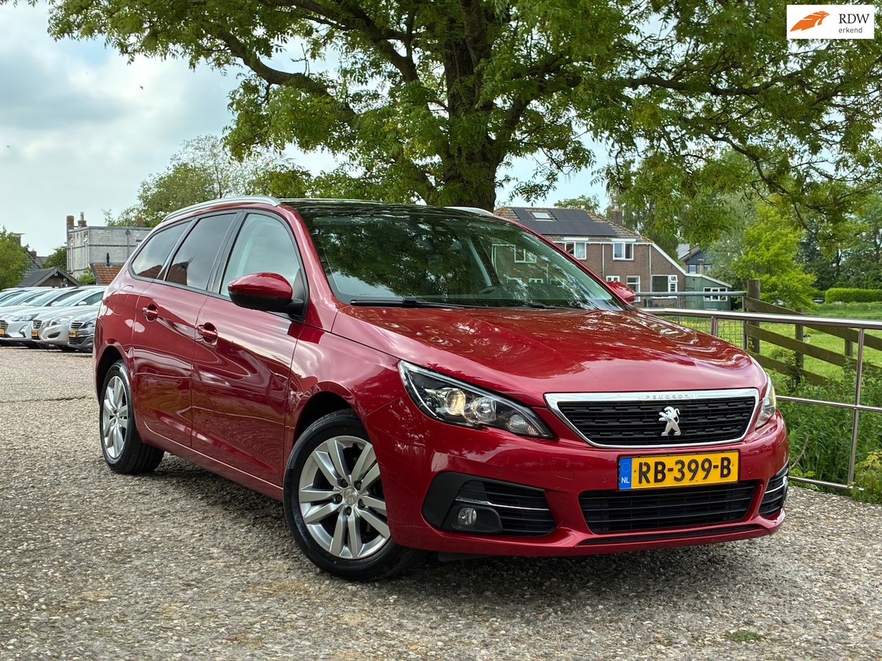 Peugeot 308 SW - 1.2 PureTech Blue Lease Executive | Pano + Cruise + Navi Nu € 5.975,-!!! - AutoWereld.nl