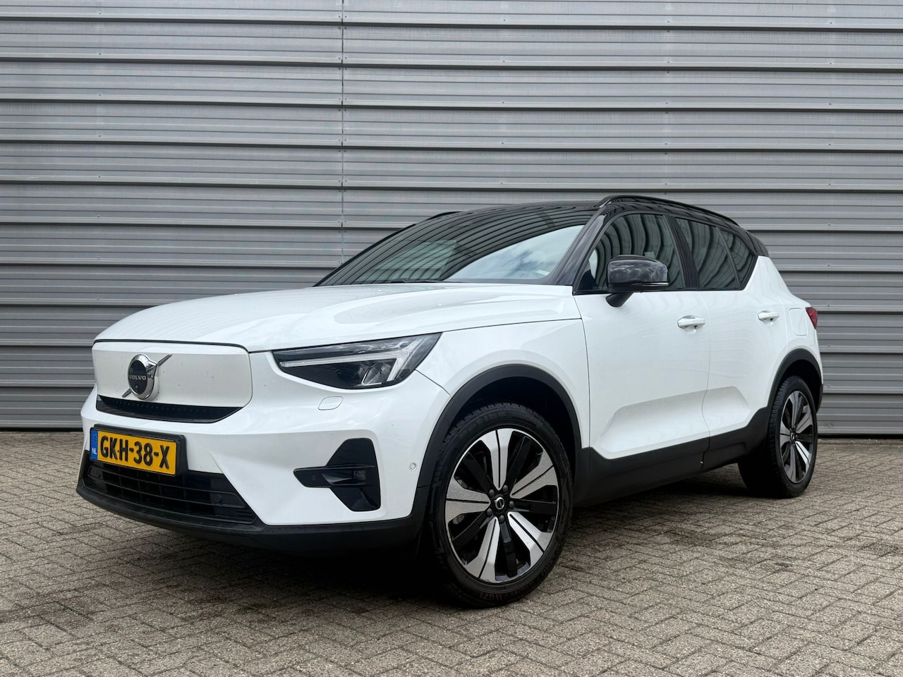 Volvo XC40 - 231PK Ultimate 70 kWh | Panoramadak | 360 | Adap Cruise | Memory | HK audio | Stoel&Stuur - AutoWereld.nl