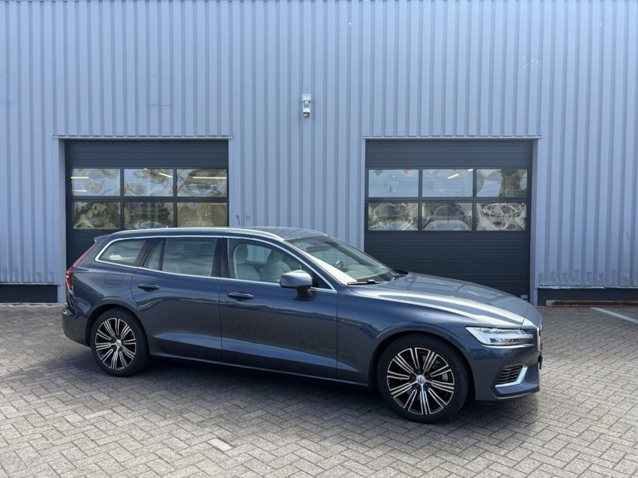 Volvo V60 - 2.0 T8 AWD Recharge Inscription Expression All-in prijs! - AutoWereld.nl