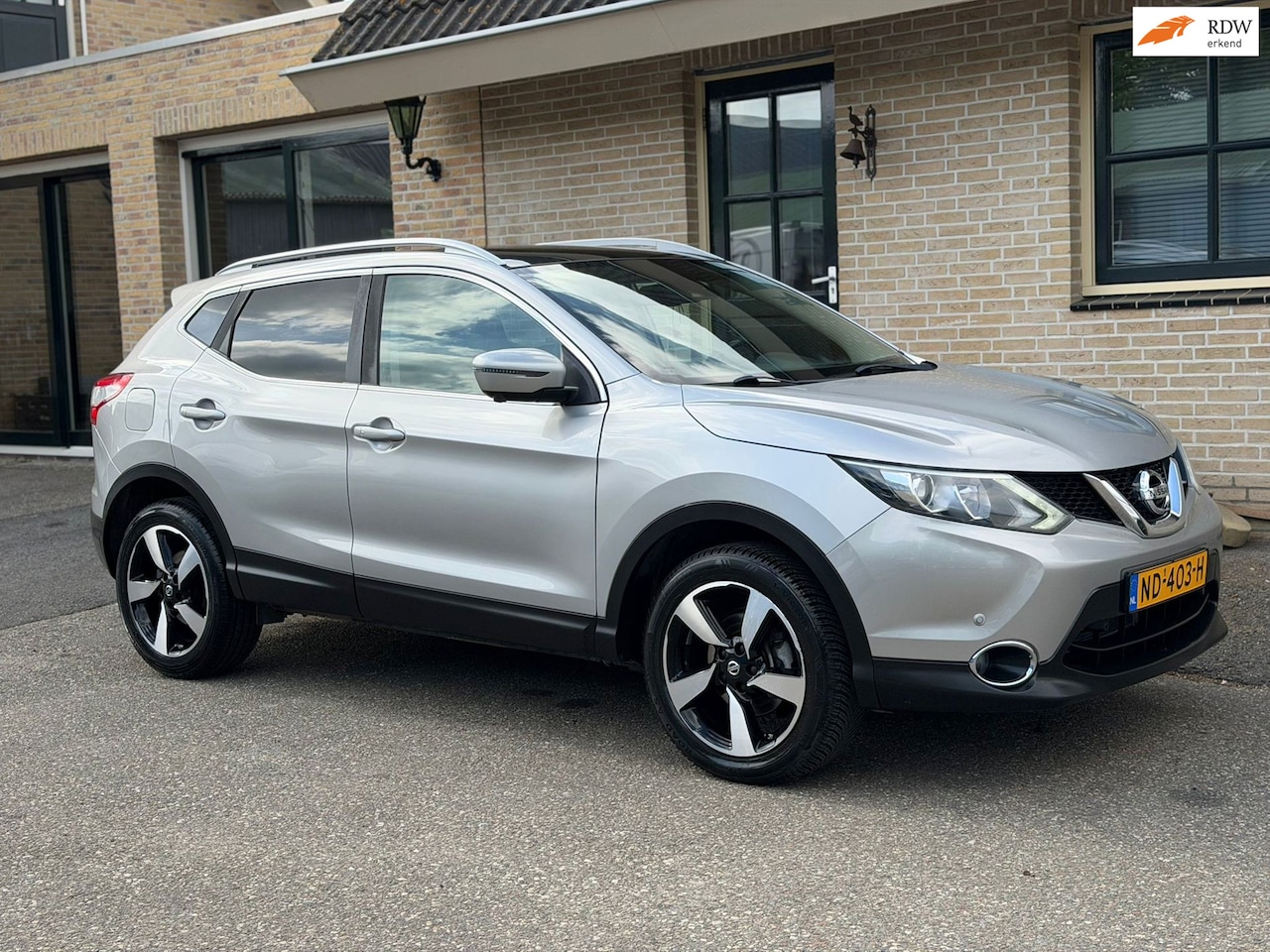 Nissan Qashqai - 1.2 N-Connecta |PANO| ACC|NAVI| 360 CAMERA - AutoWereld.nl