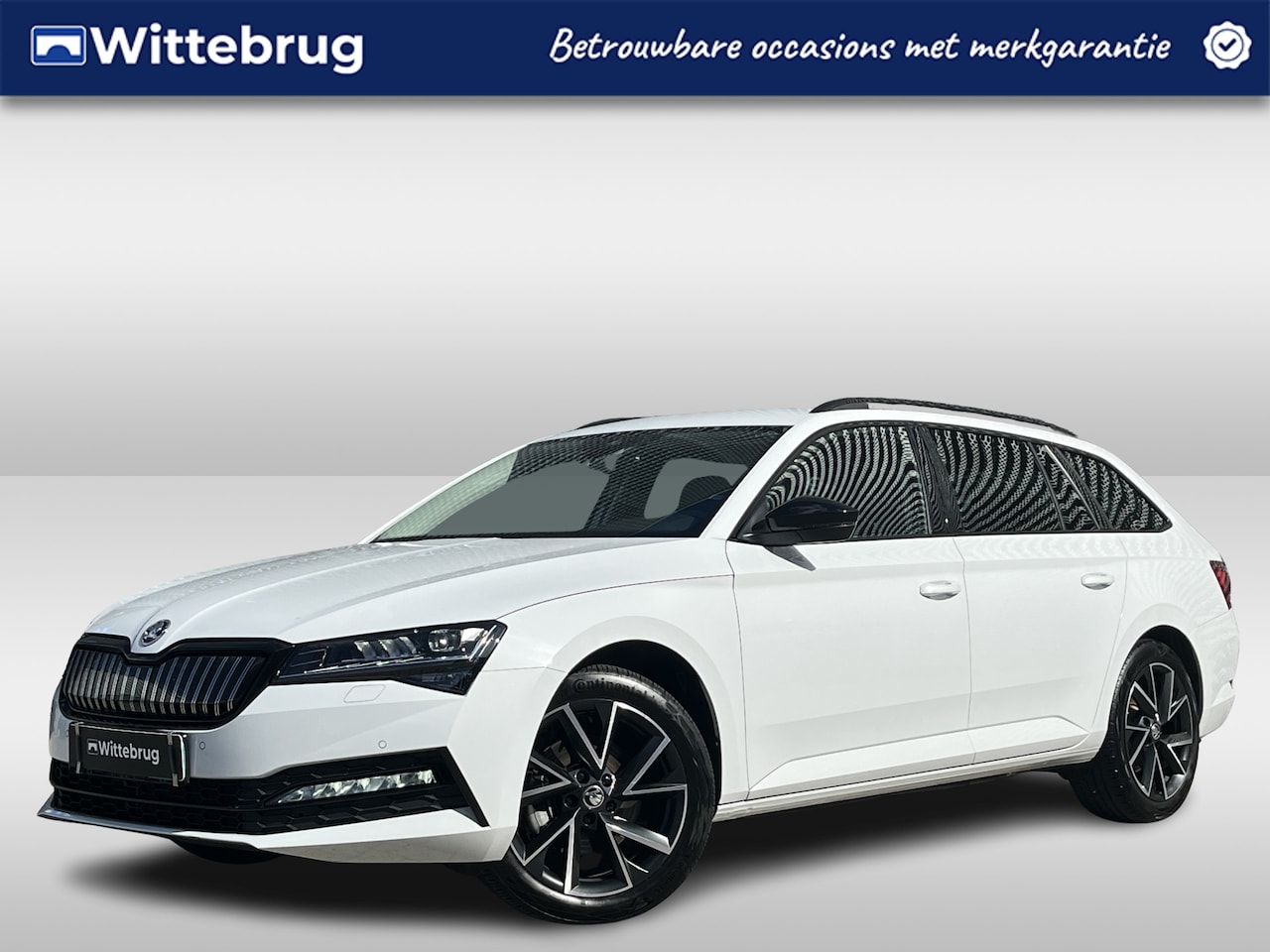 Skoda Superb Combi - 1.4 TSI iV 218PK Style / Fabrieksgarantie tm 20-2-28 / Black Pack / LED Matrix / Achteruit - AutoWereld.nl