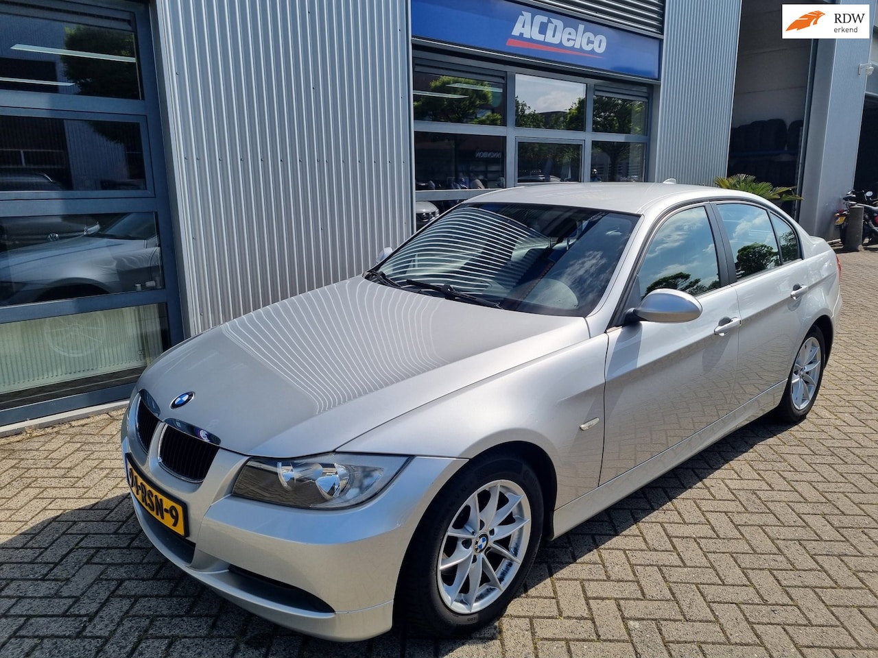 BMW 3-serie - 318i / cruise control / trekhaak / nieuwe apk - AutoWereld.nl